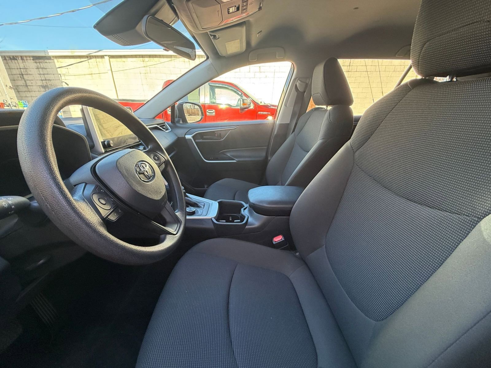 Thumbnail: 2025 Toyota RAV4 - 25