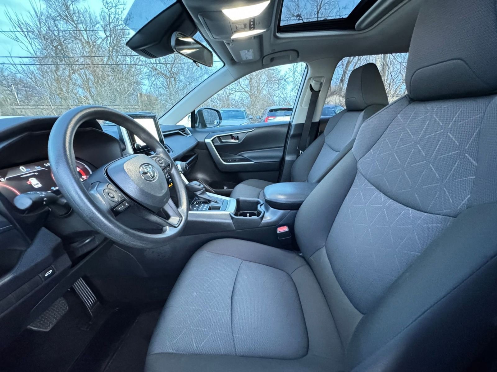 Thumbnail: 2025 Toyota RAV4 - 27