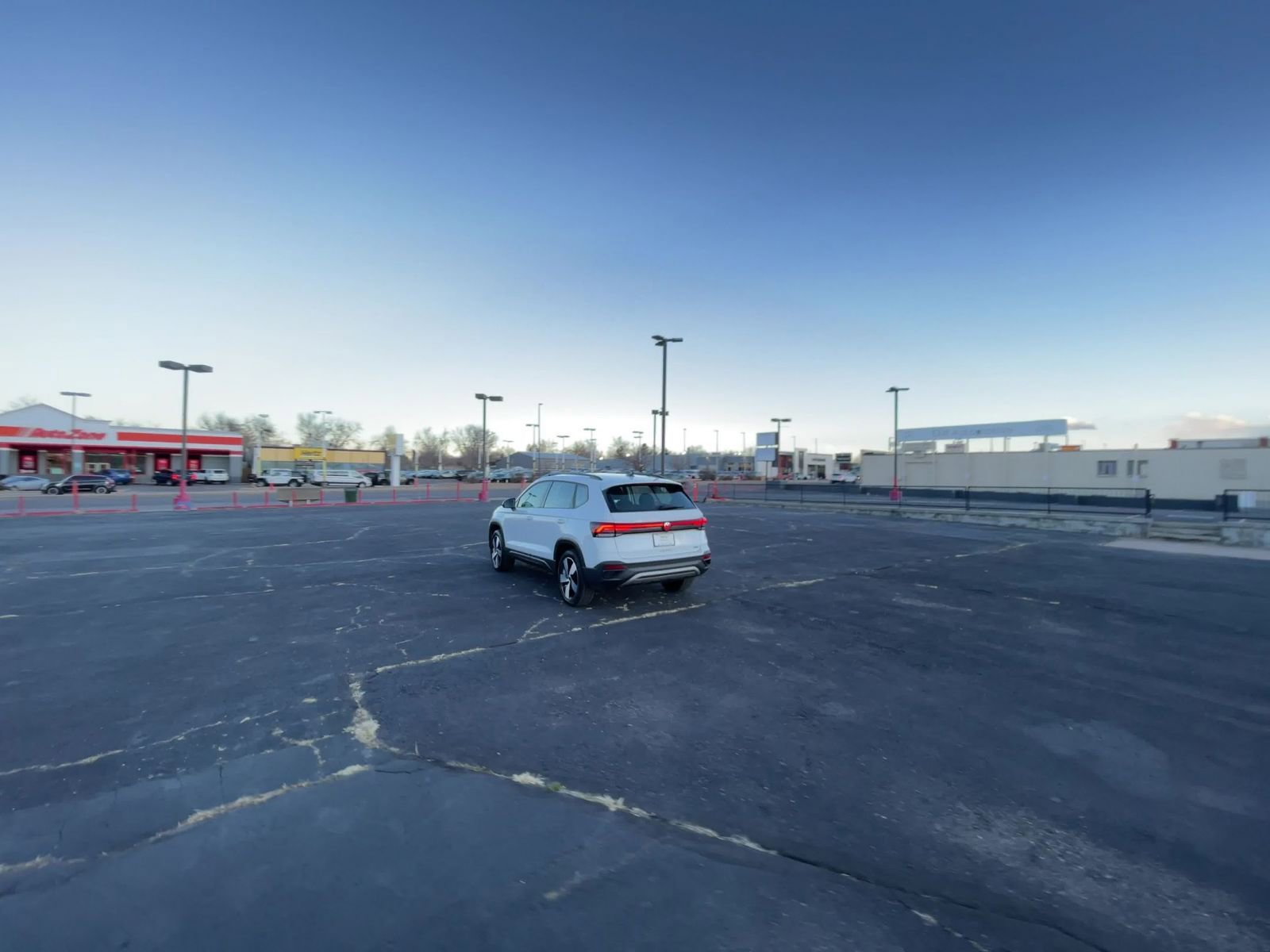 Thumbnail: 2025 Volkswagen Taos - 15