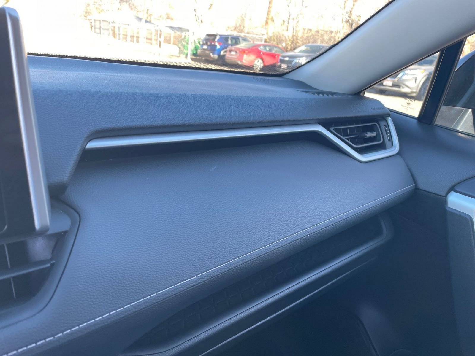 Thumbnail: 2025 Toyota RAV4 - 35