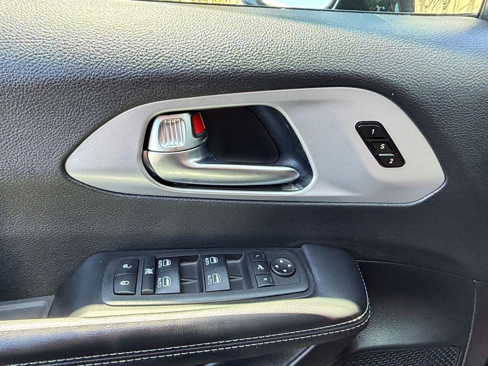 Thumbnail: 2025 Chrysler Pacifica - 18