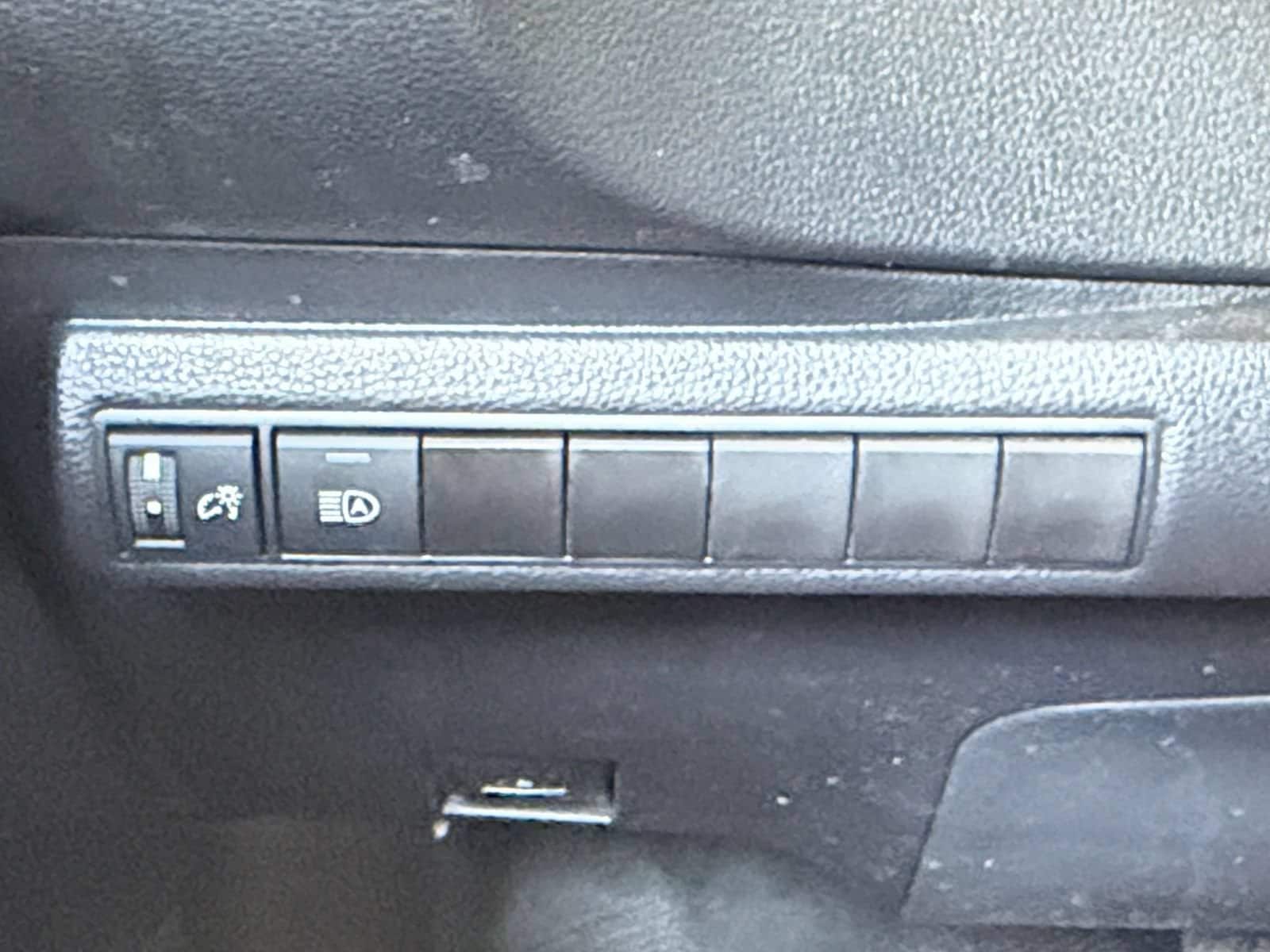 Thumbnail: 2025 Toyota Corolla - 31