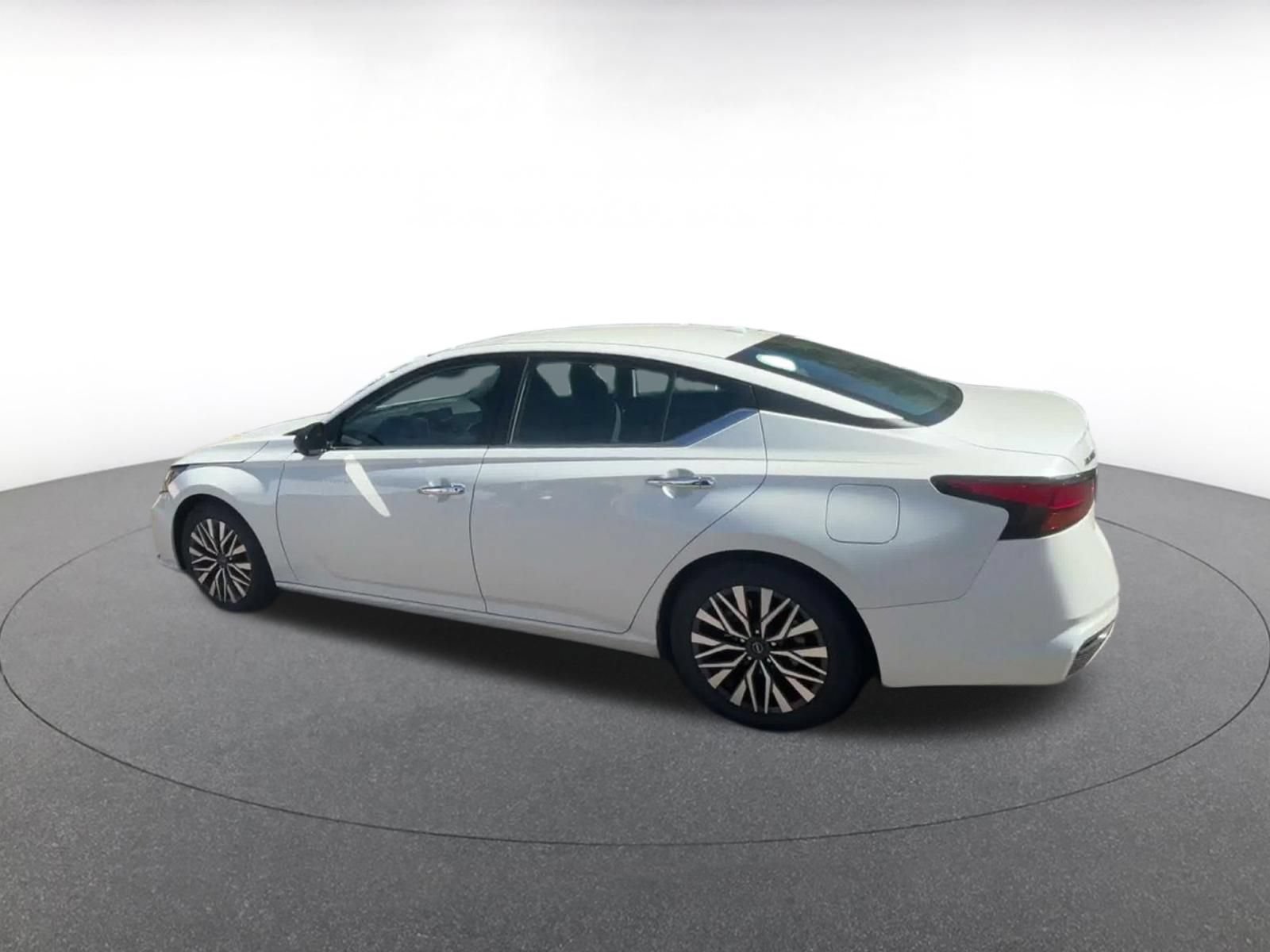 Thumbnail: 2025 Nissan Altima - 9