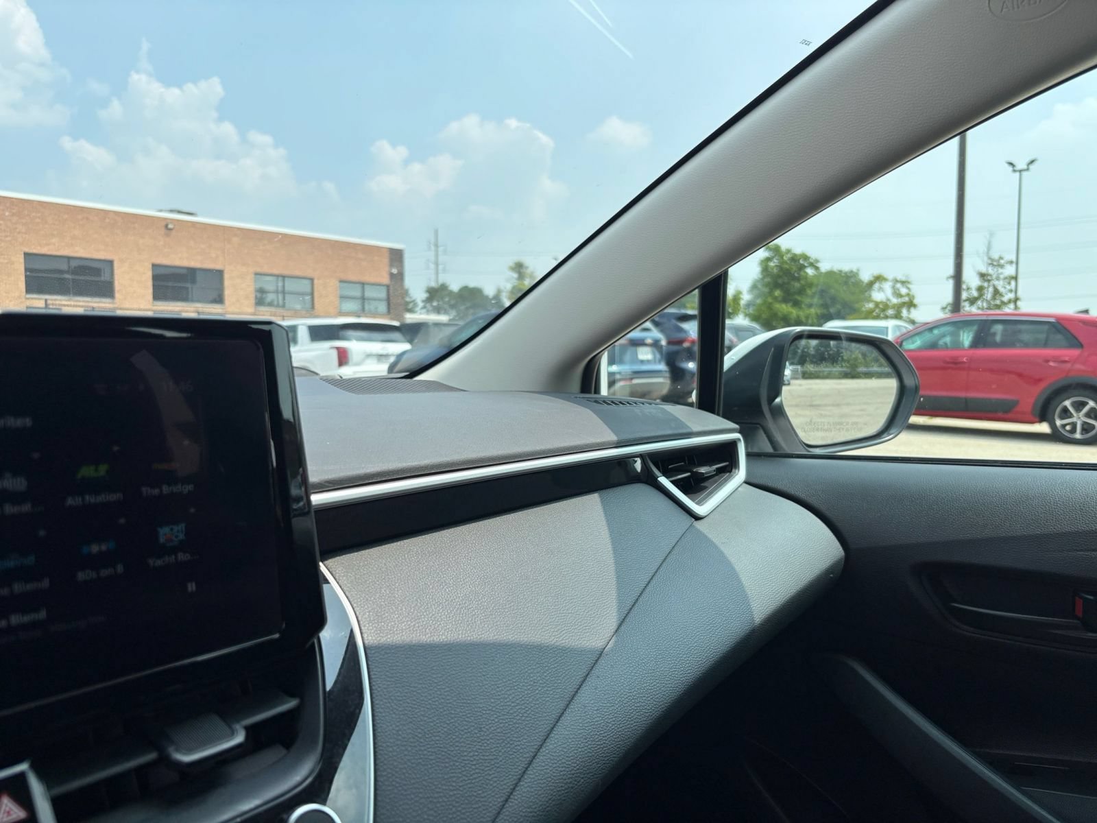 Thumbnail: 2025 Toyota Corolla - 33
