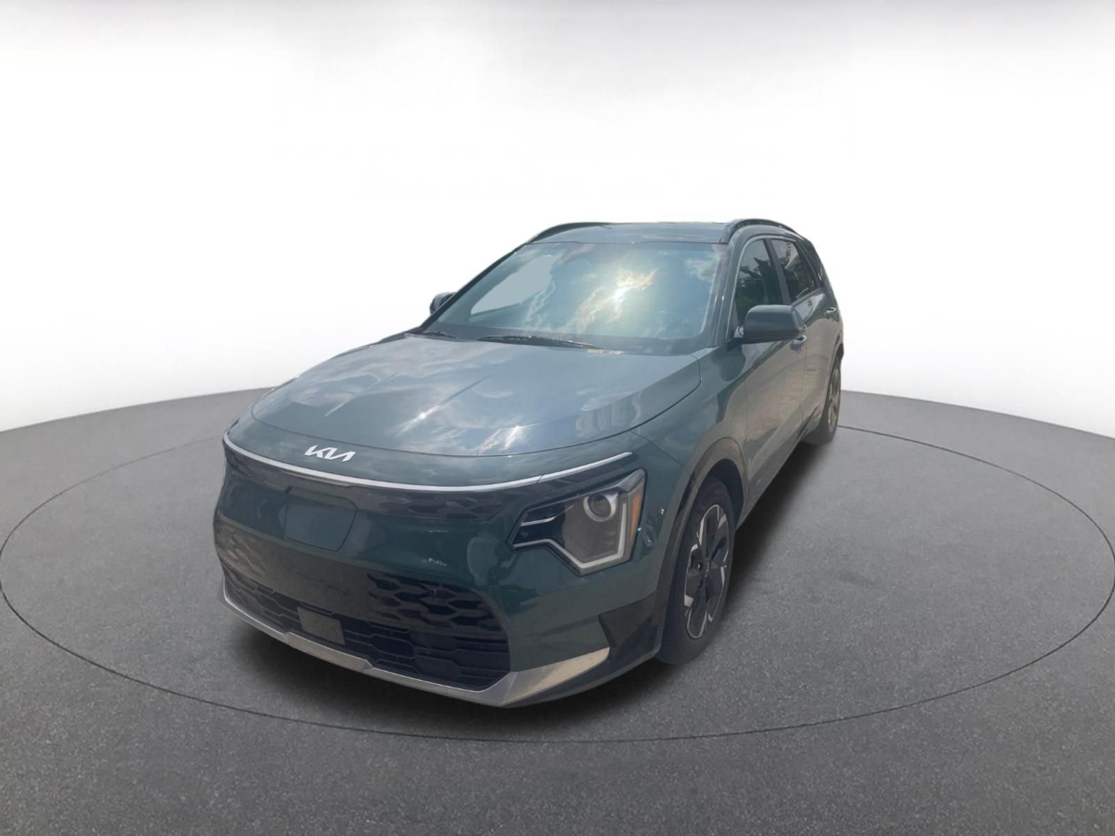 Thumbnail: 2023 Kia Niro - 3