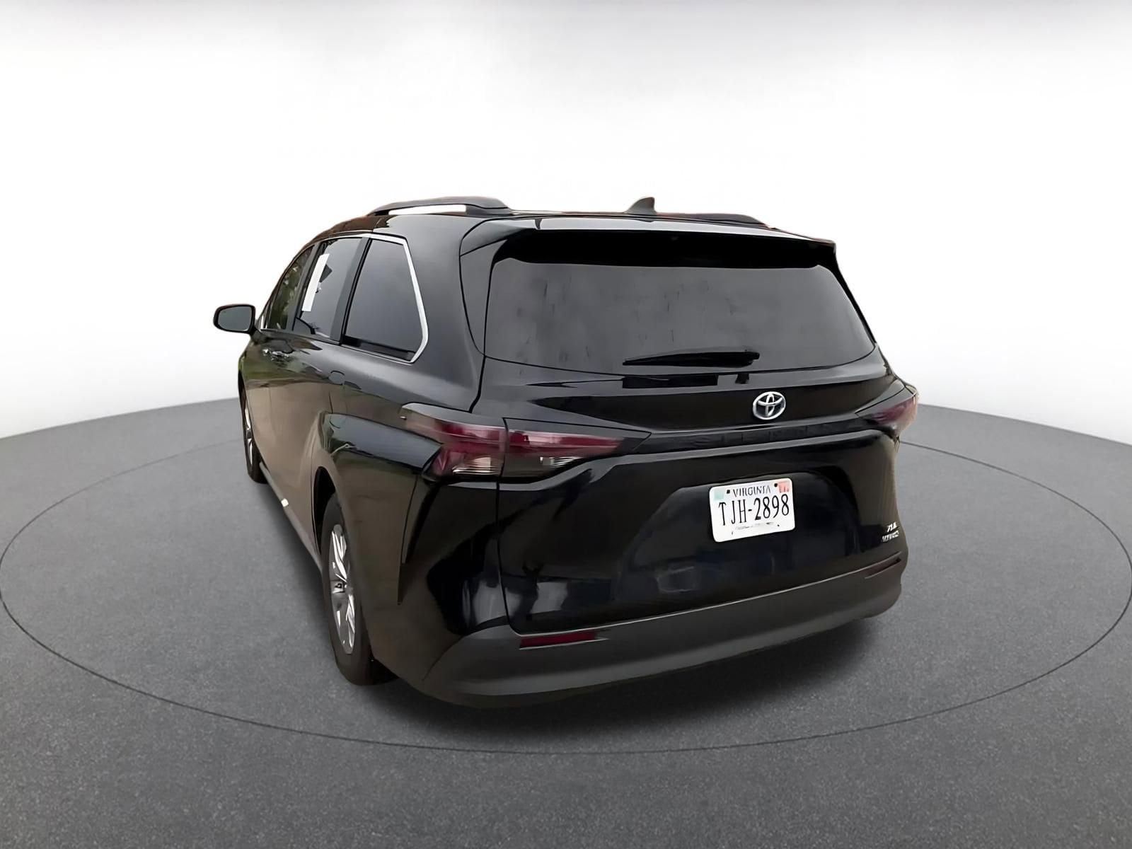 Thumbnail: 2024 Toyota Sienna - 11
