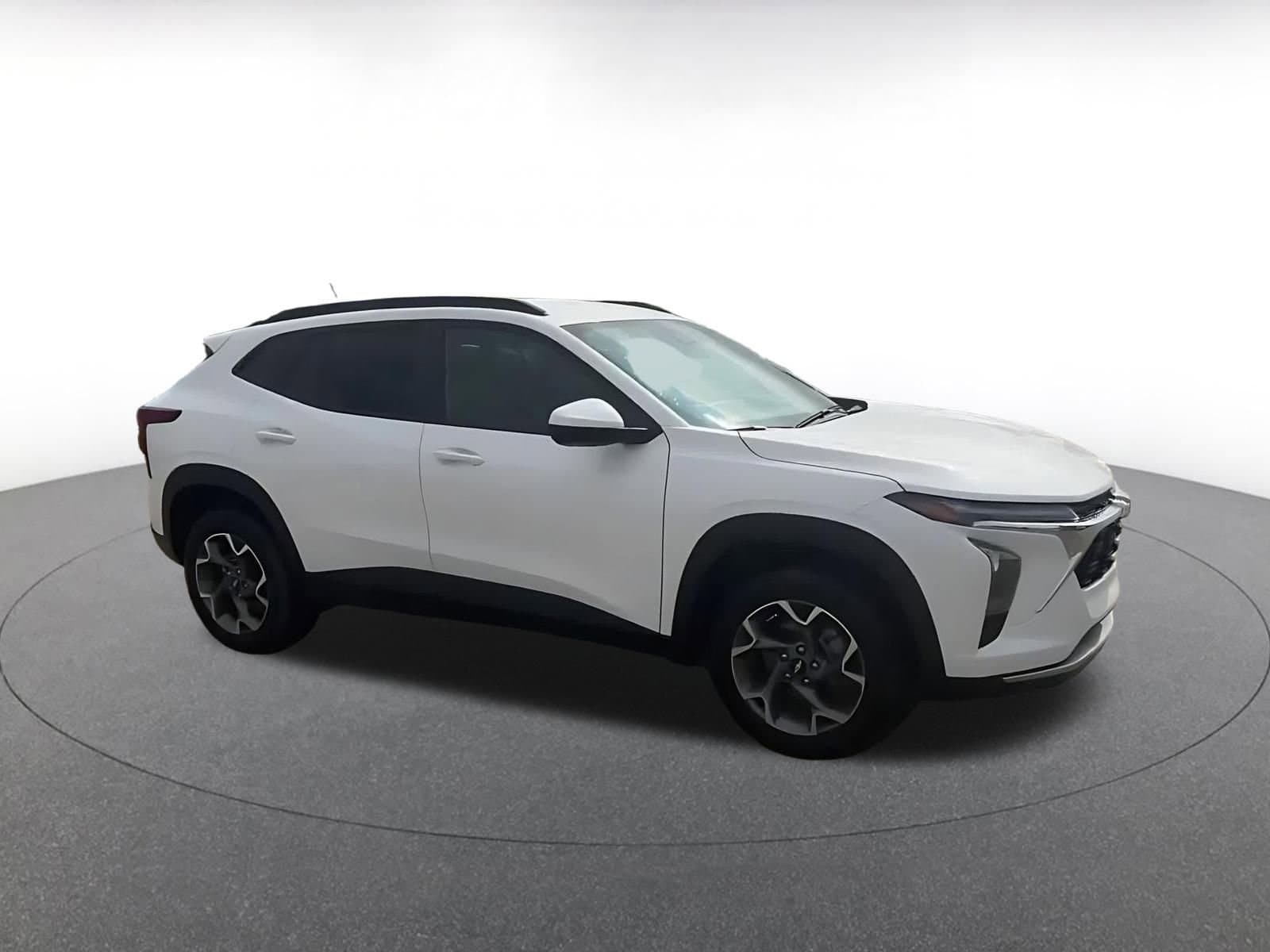 Thumbnail: 2025 Chevrolet Trax - 2