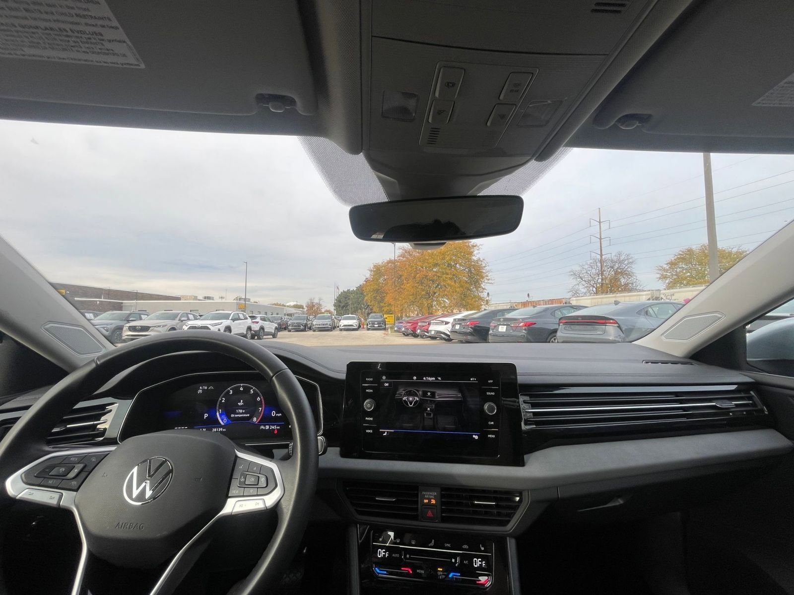 Thumbnail: 2025 Volkswagen Jetta - 33