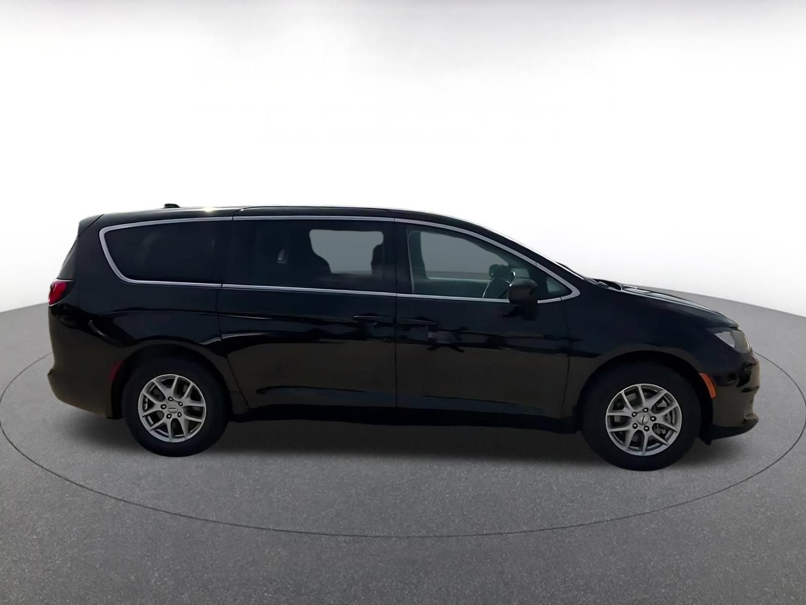 Thumbnail: 2024 Chrysler Voyager - 15