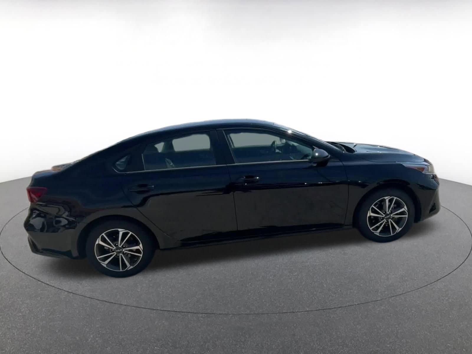 Thumbnail: 2024 Kia Forte - 16
