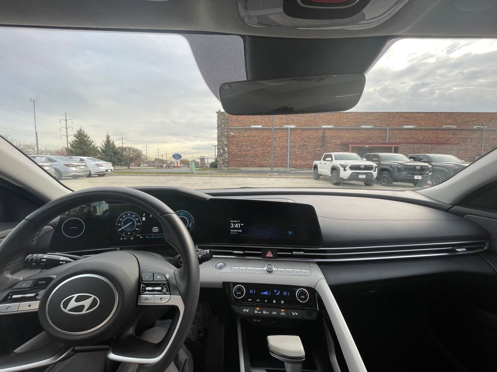 Thumbnail: 2025 Hyundai Elantra - 32