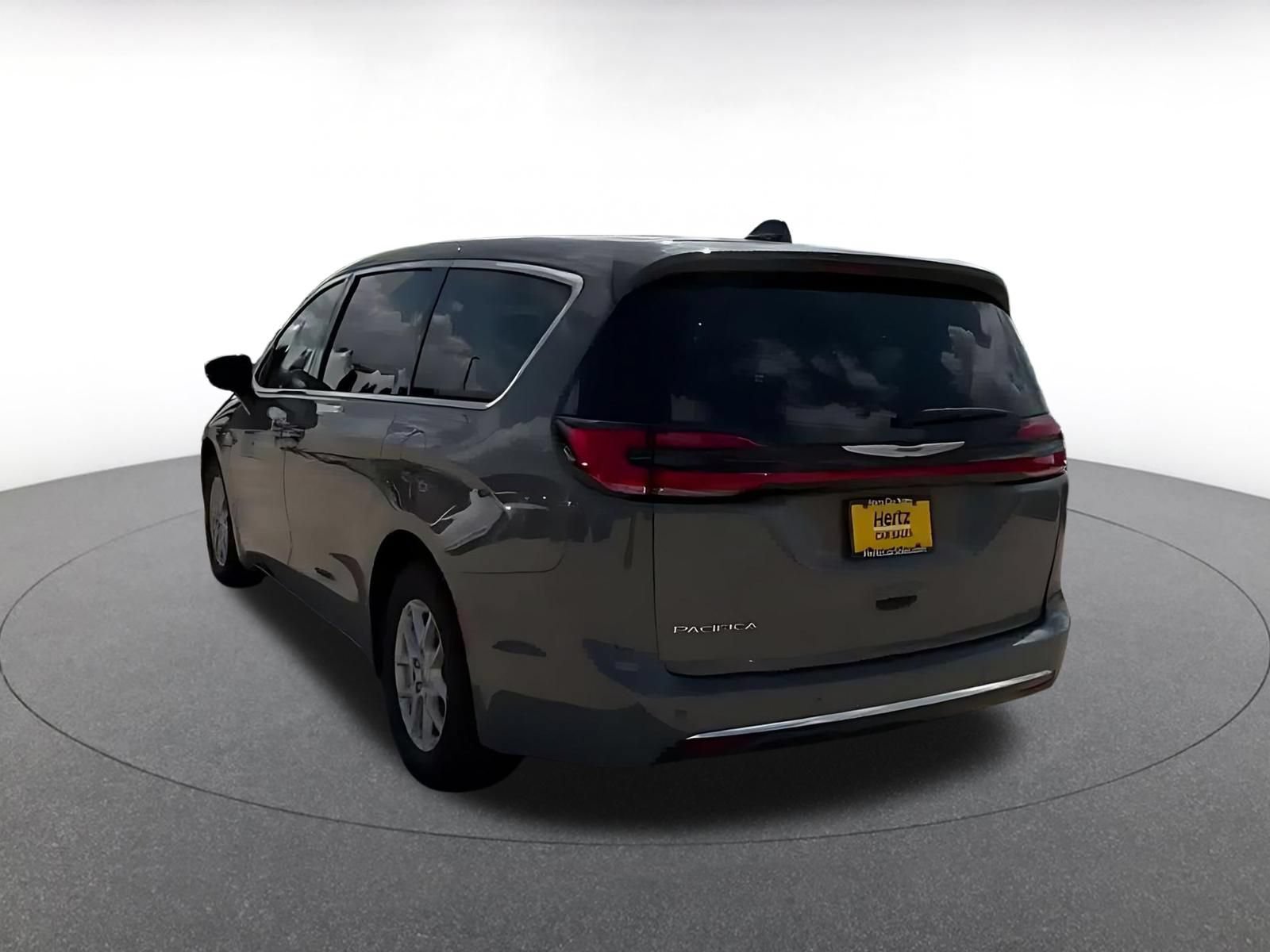 Thumbnail: 2025 Chrysler Pacifica - 9