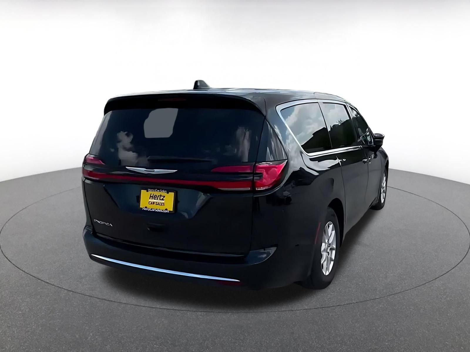 Thumbnail: 2025 Chrysler Pacifica - 11