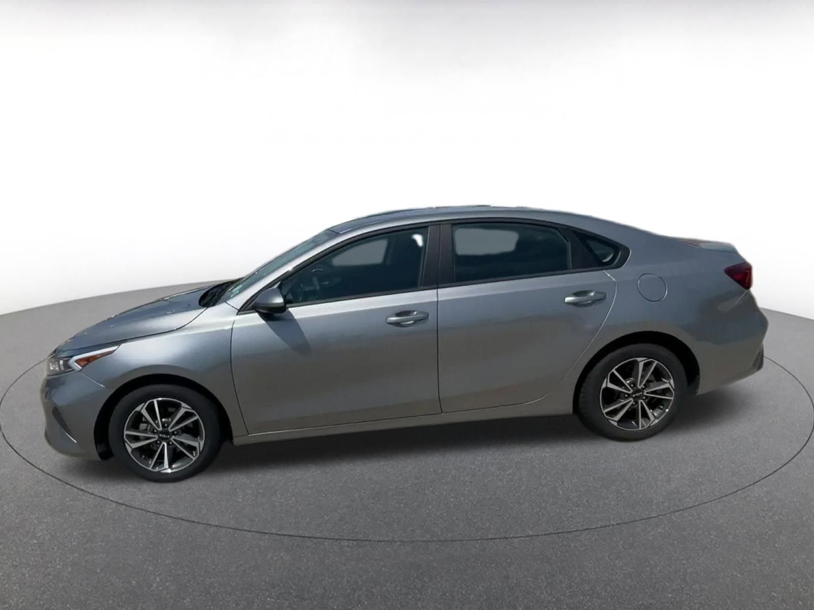 Thumbnail: 2024 Kia Forte - 9