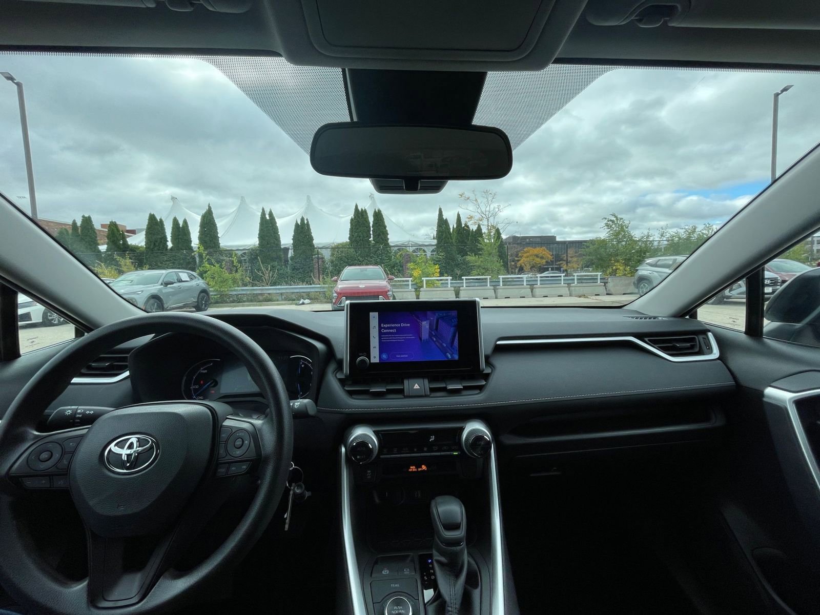 Thumbnail: 2025 Toyota RAV4 - 33