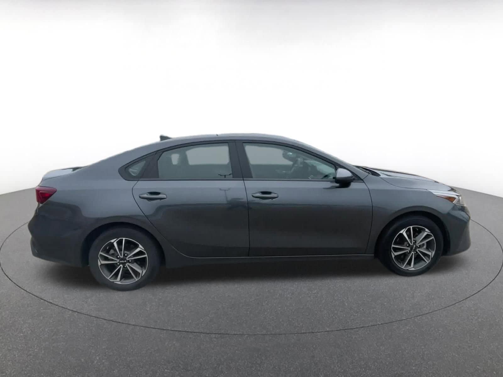 Thumbnail: 2024 Kia Forte - 16
