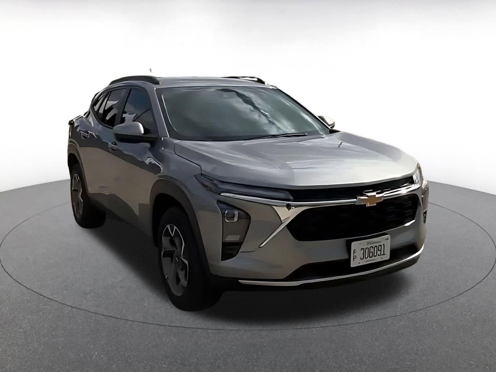 Thumbnail: 2025 Chevrolet Trax - 3