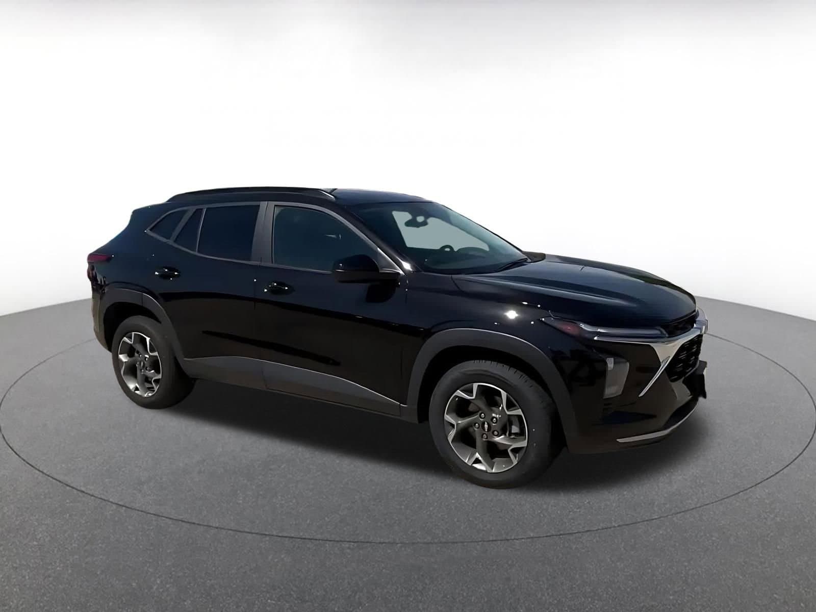 Thumbnail: 2025 Chevrolet Trax - 2