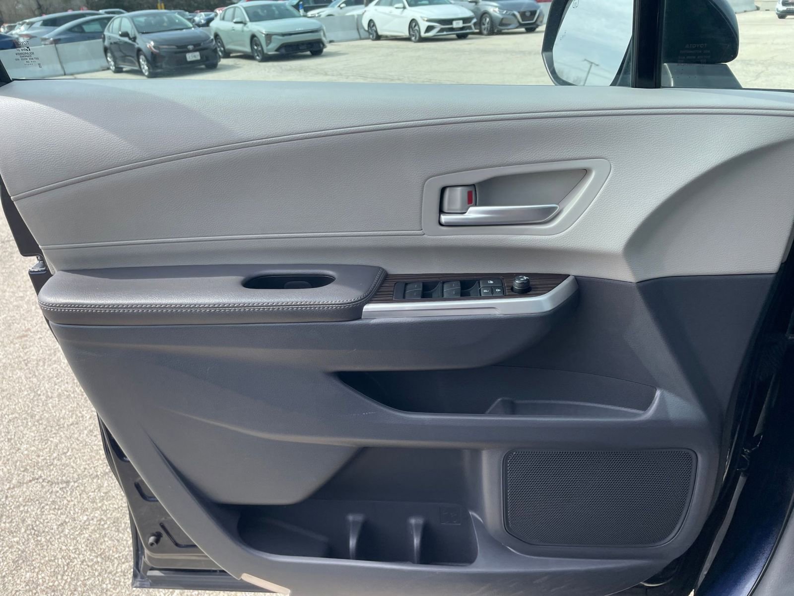 Thumbnail: 2024 Toyota Sienna - 18