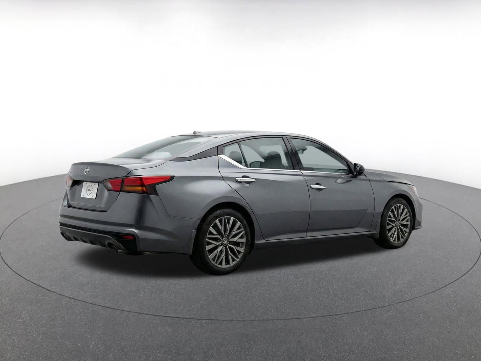 Thumbnail: 2025 Nissan Altima - 9
