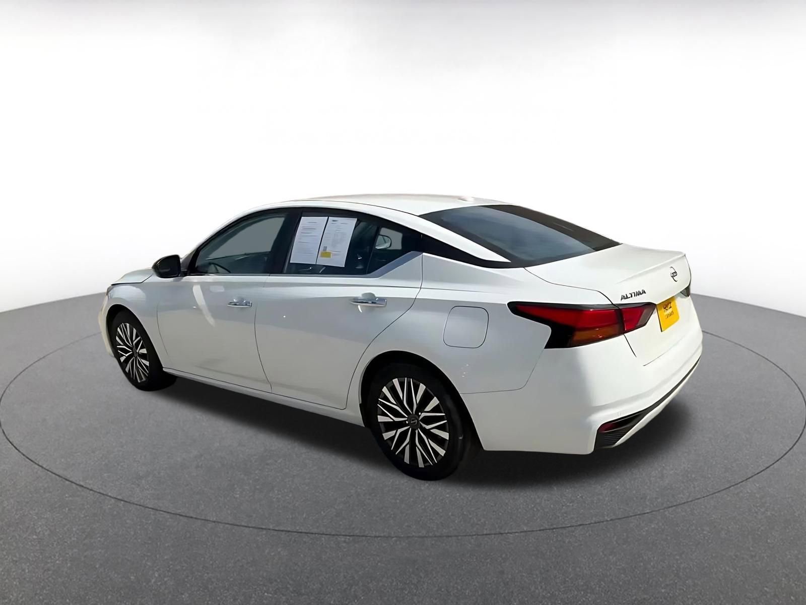 Thumbnail: 2025 Nissan Altima - 10