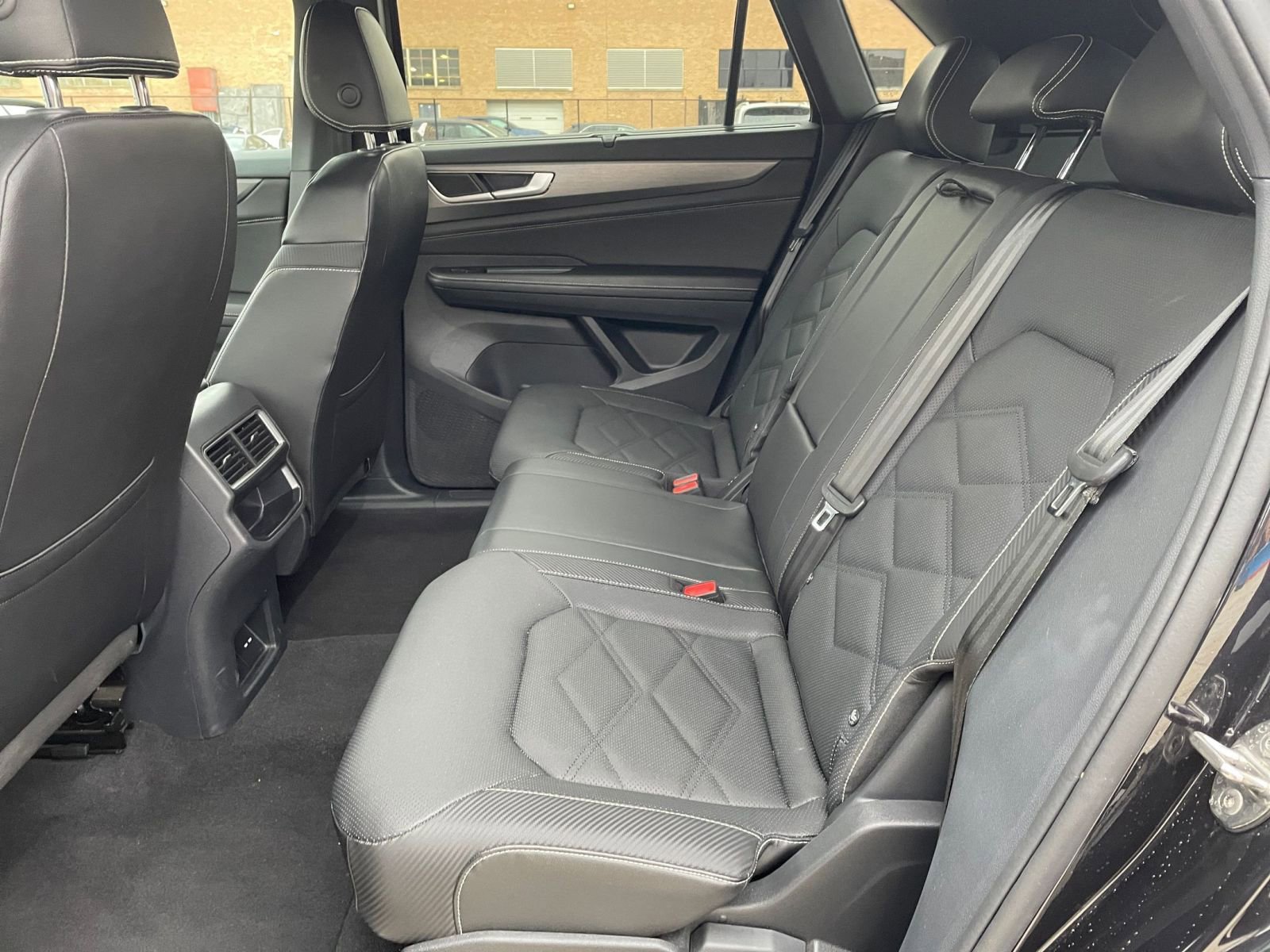 Thumbnail: 2025 Volkswagen Atlas - 27