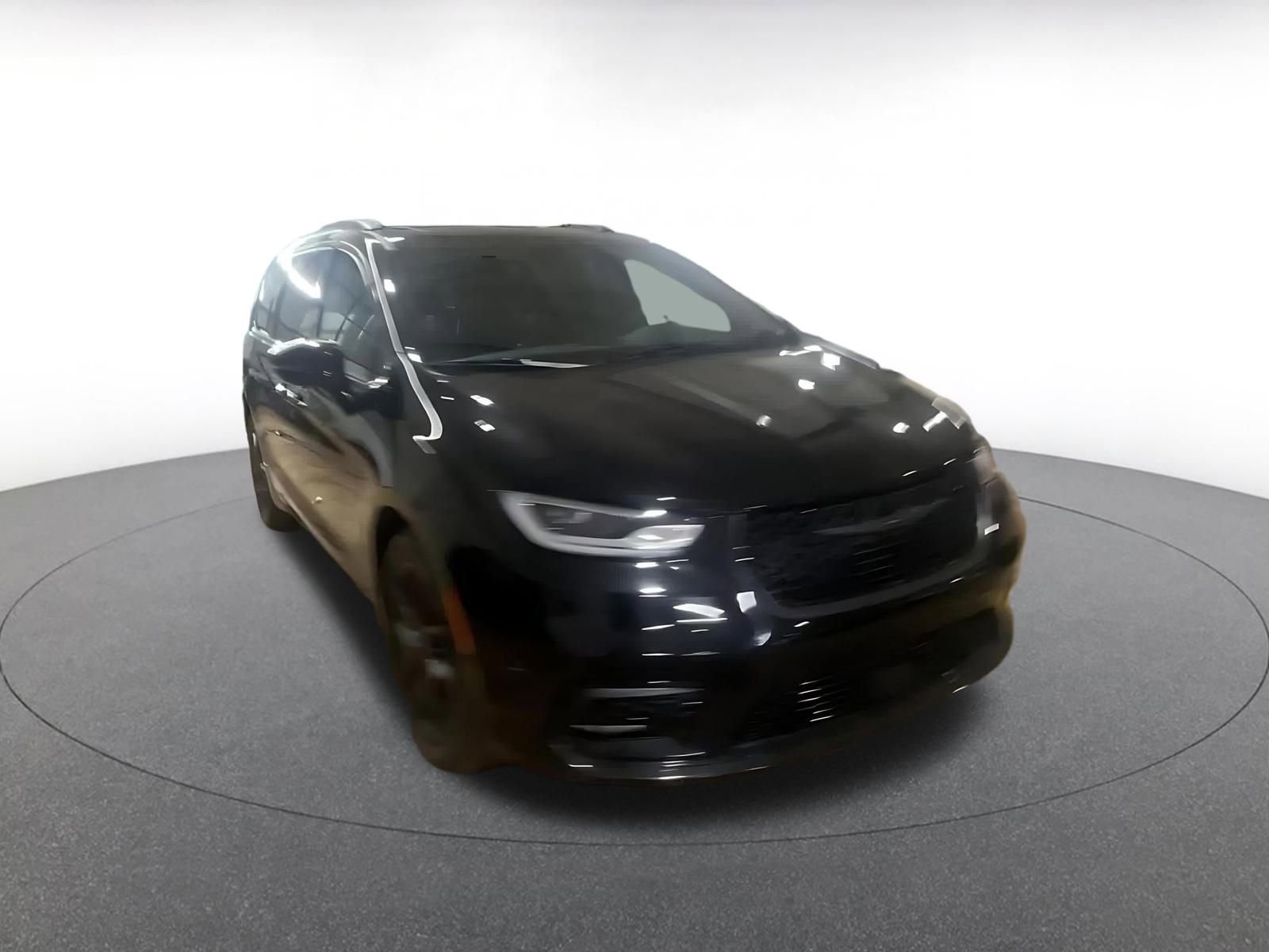 Thumbnail: 2025 Chrysler Pacifica - 3