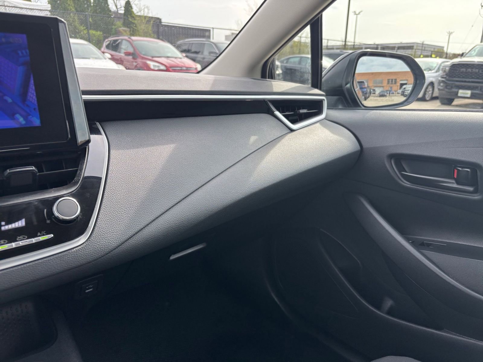 Thumbnail: 2025 Toyota Corolla - 33