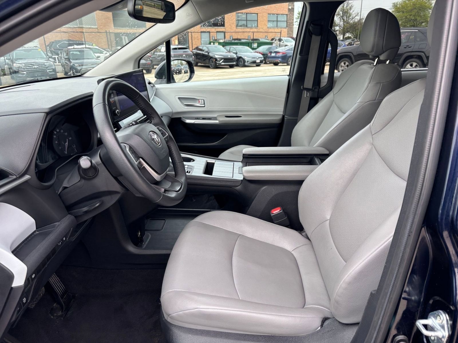 Thumbnail: 2025 Toyota Sienna - 28