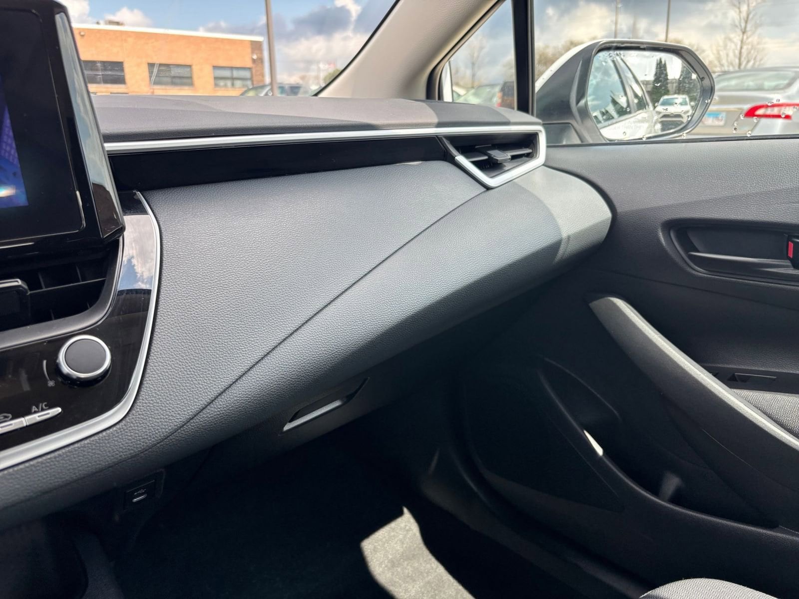 Thumbnail: 2025 Toyota Corolla - 33