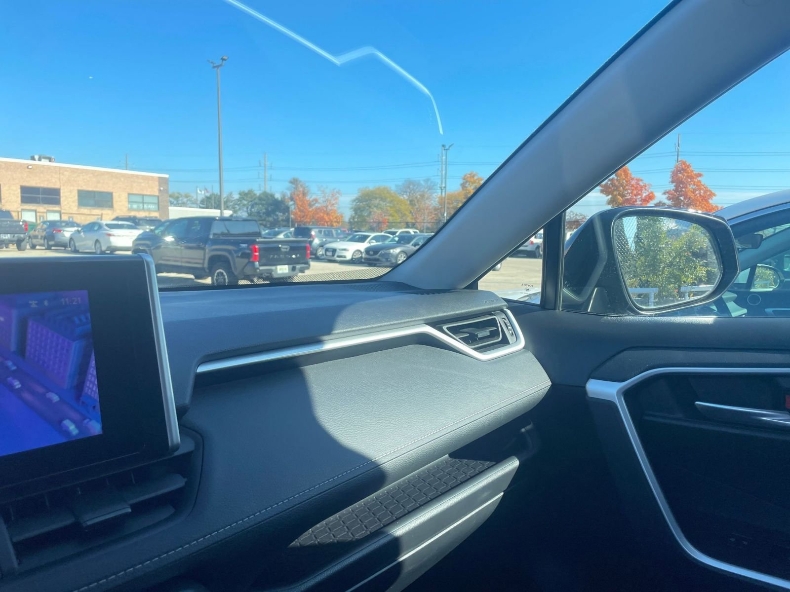 Thumbnail: 2025 Toyota RAV4 - 35