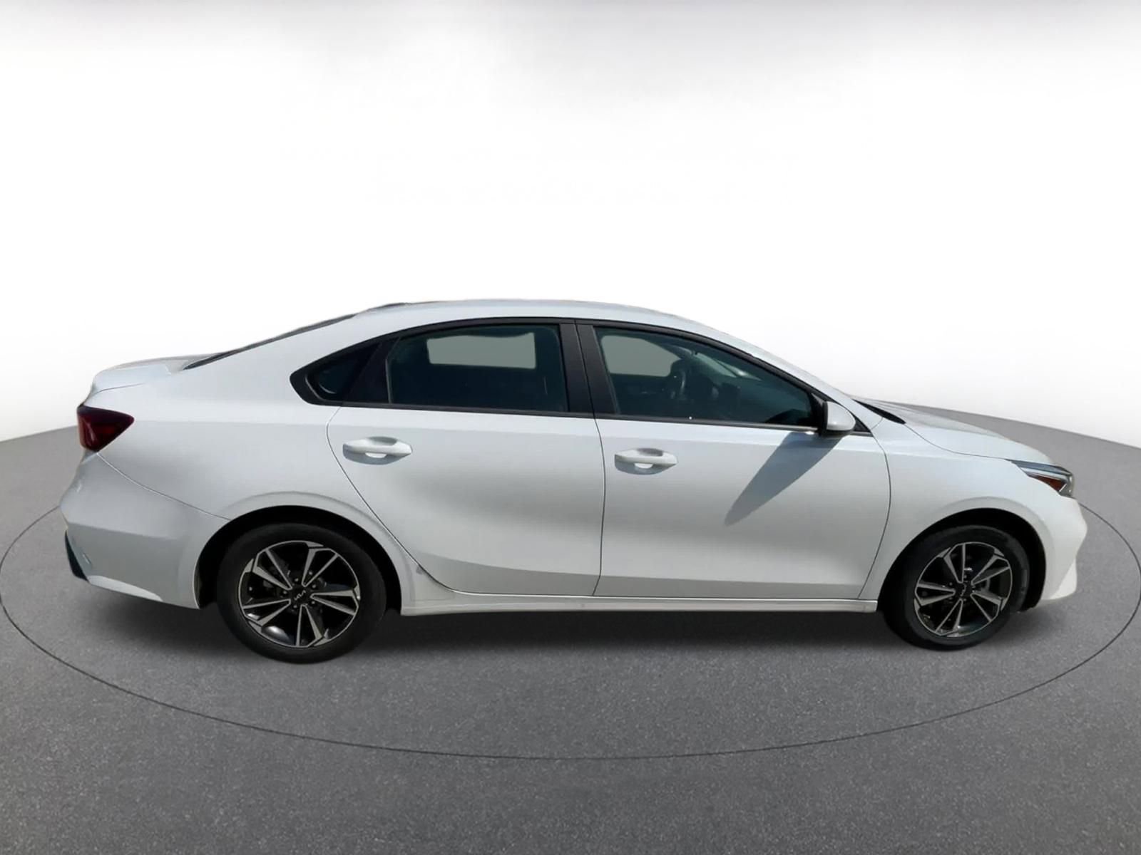Thumbnail: 2024 Kia Forte - 16
