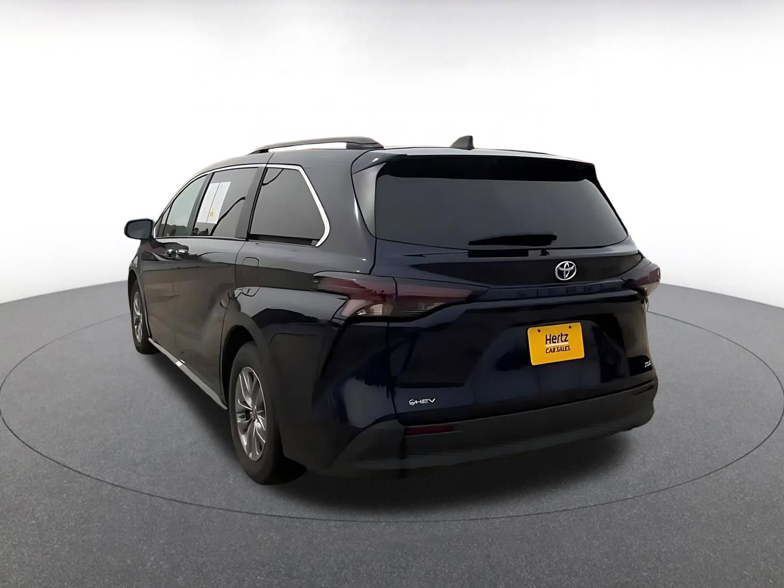 Thumbnail: 2025 Toyota Sienna - 11