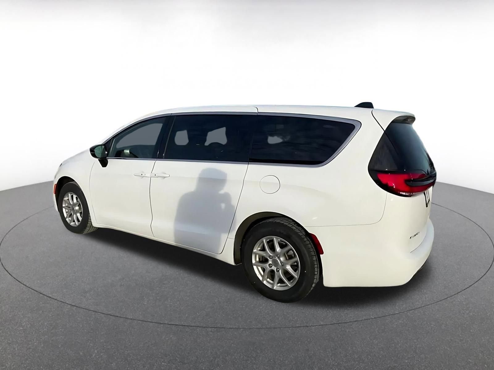 Thumbnail: 2025 Chrysler Pacifica - 10