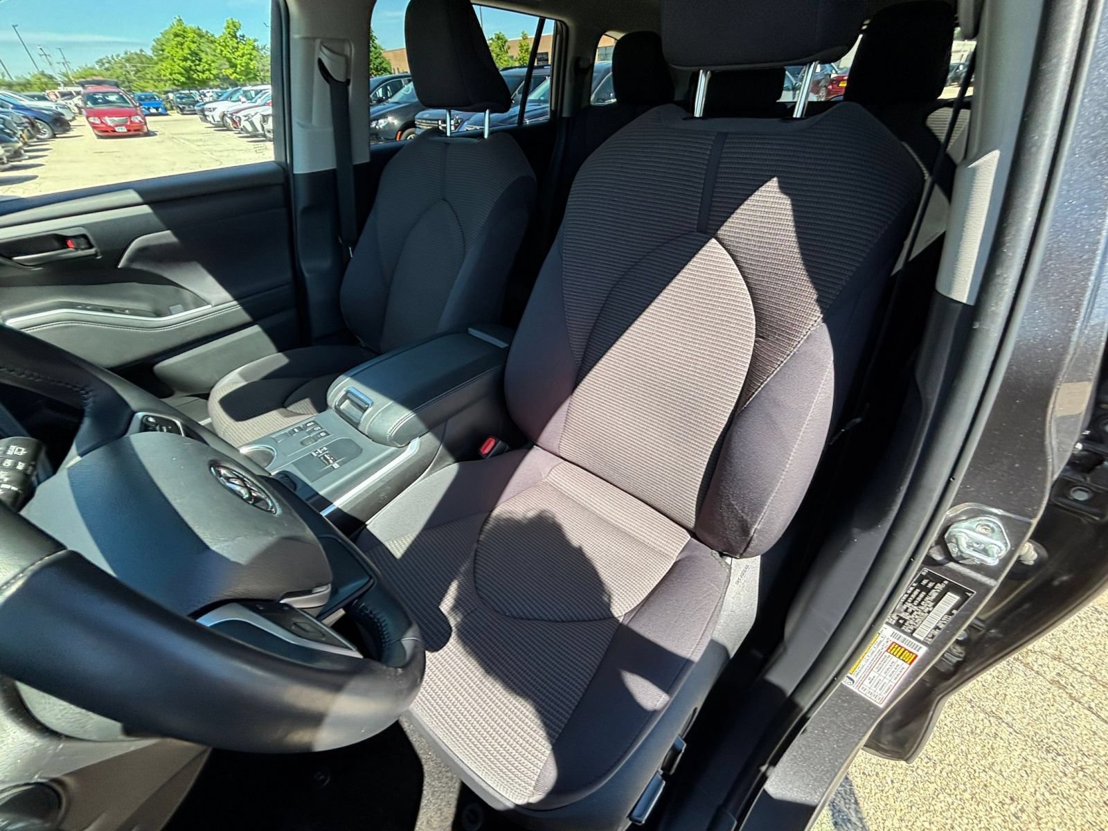 Thumbnail: 2025 Toyota Highlander - 33