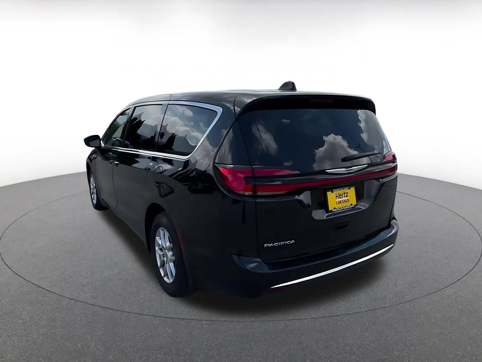 Thumbnail: 2025 Chrysler Pacifica - 9