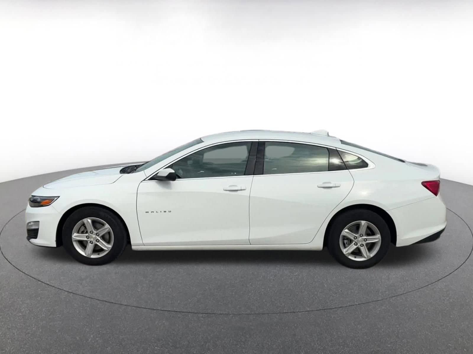 Thumbnail: 2023 Chevrolet Malibu - 9