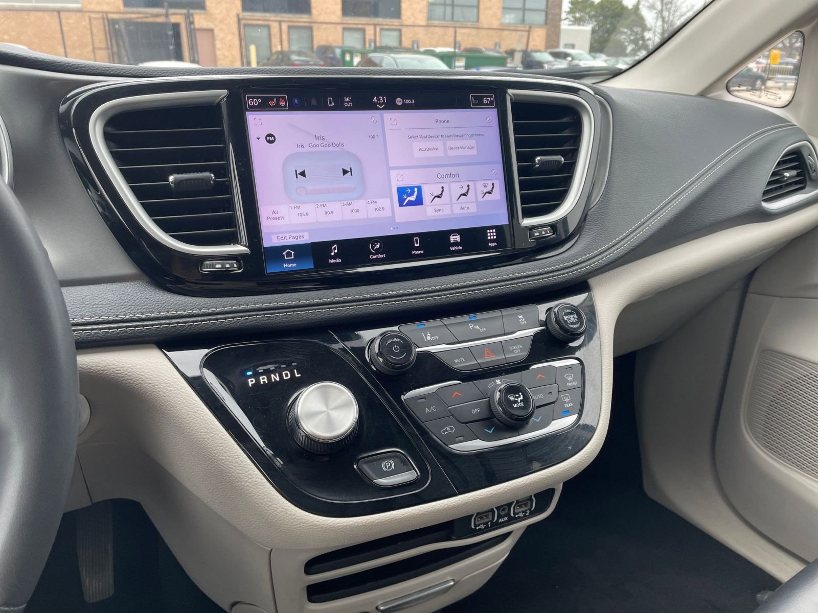 Thumbnail: 2023 Chrysler Pacifica - 17