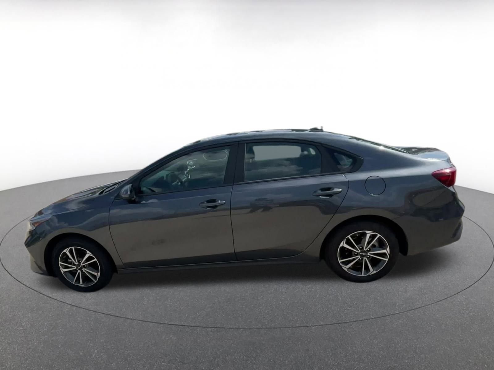 Thumbnail: 2024 Kia Forte - 9