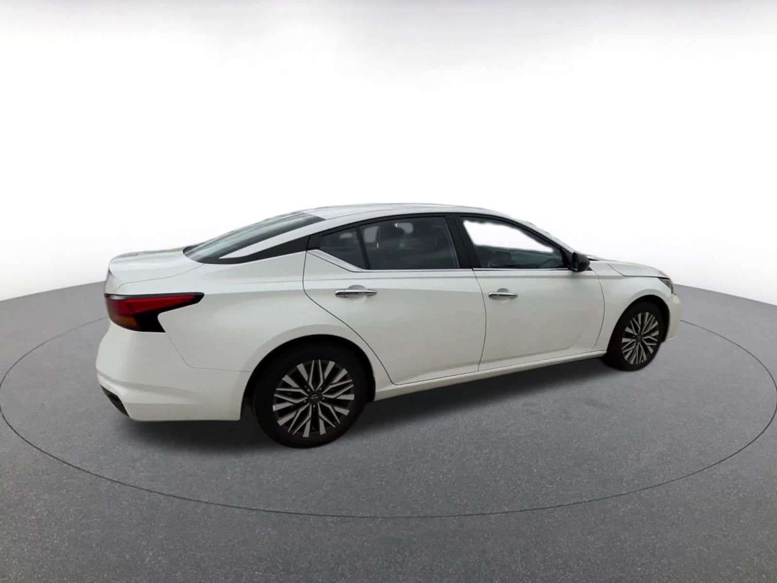 Thumbnail: 2025 Nissan Altima - 15