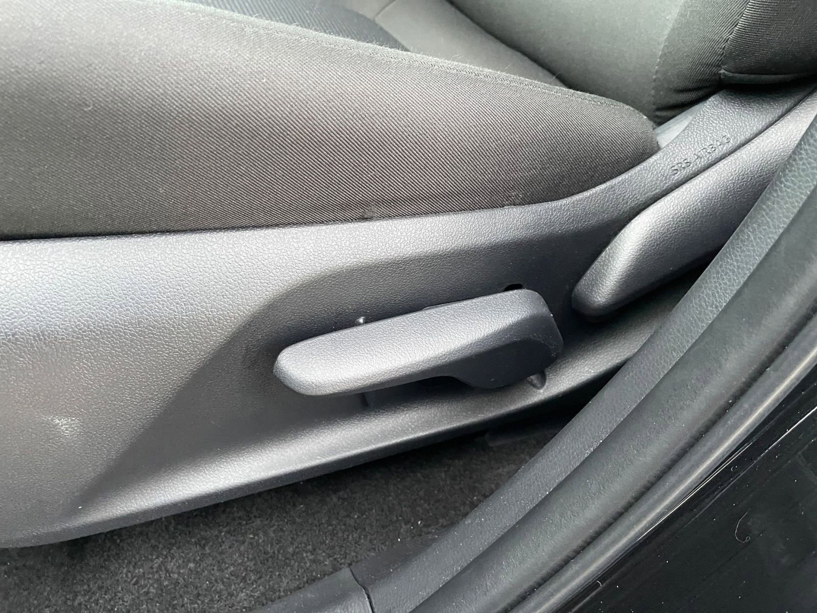 Thumbnail: 2025 Toyota RAV4 - 23