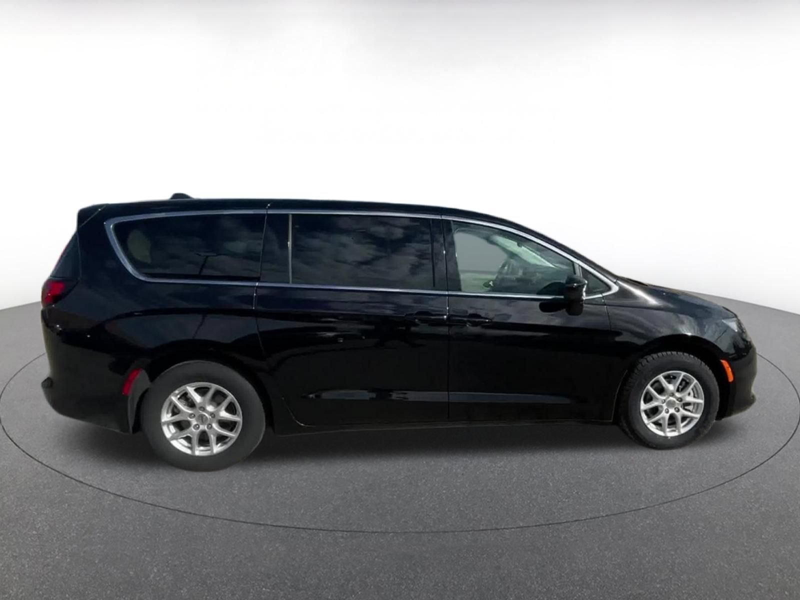 Thumbnail: 2024 Chrysler Voyager - 16