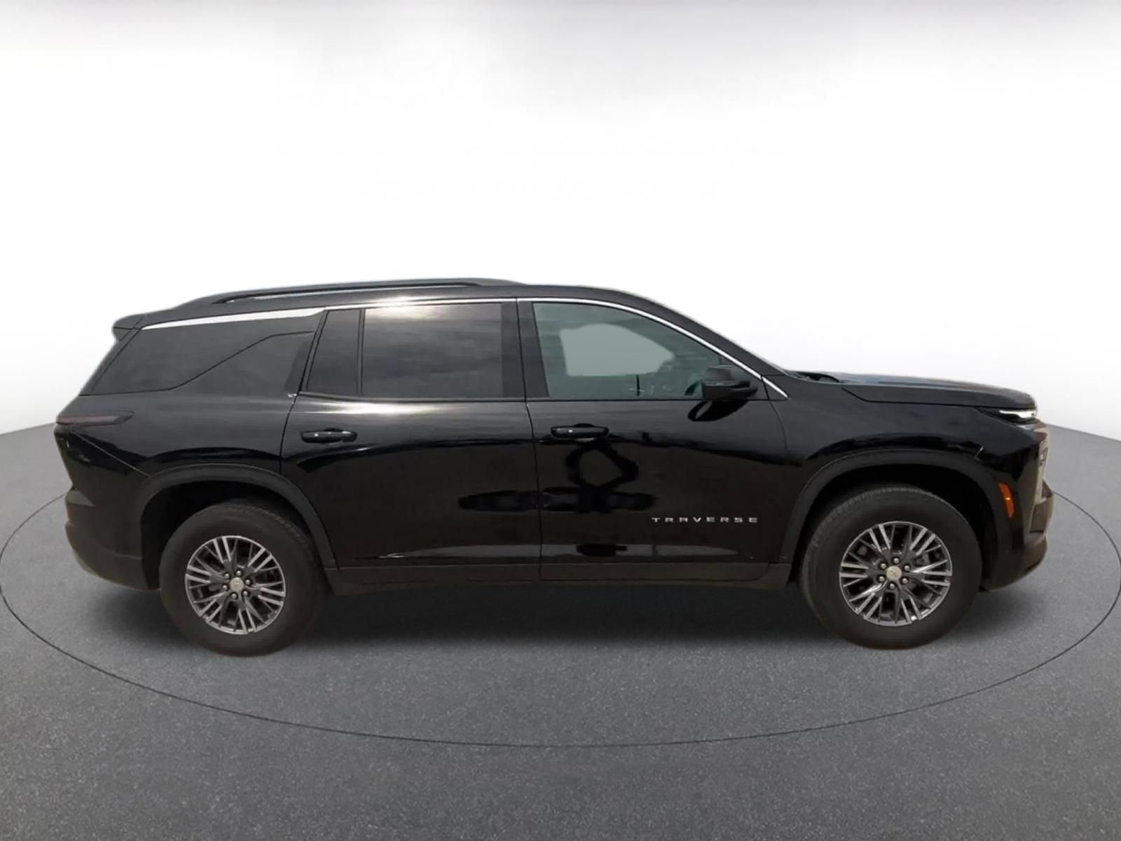 Thumbnail: 2025 Chevrolet Traverse - 16