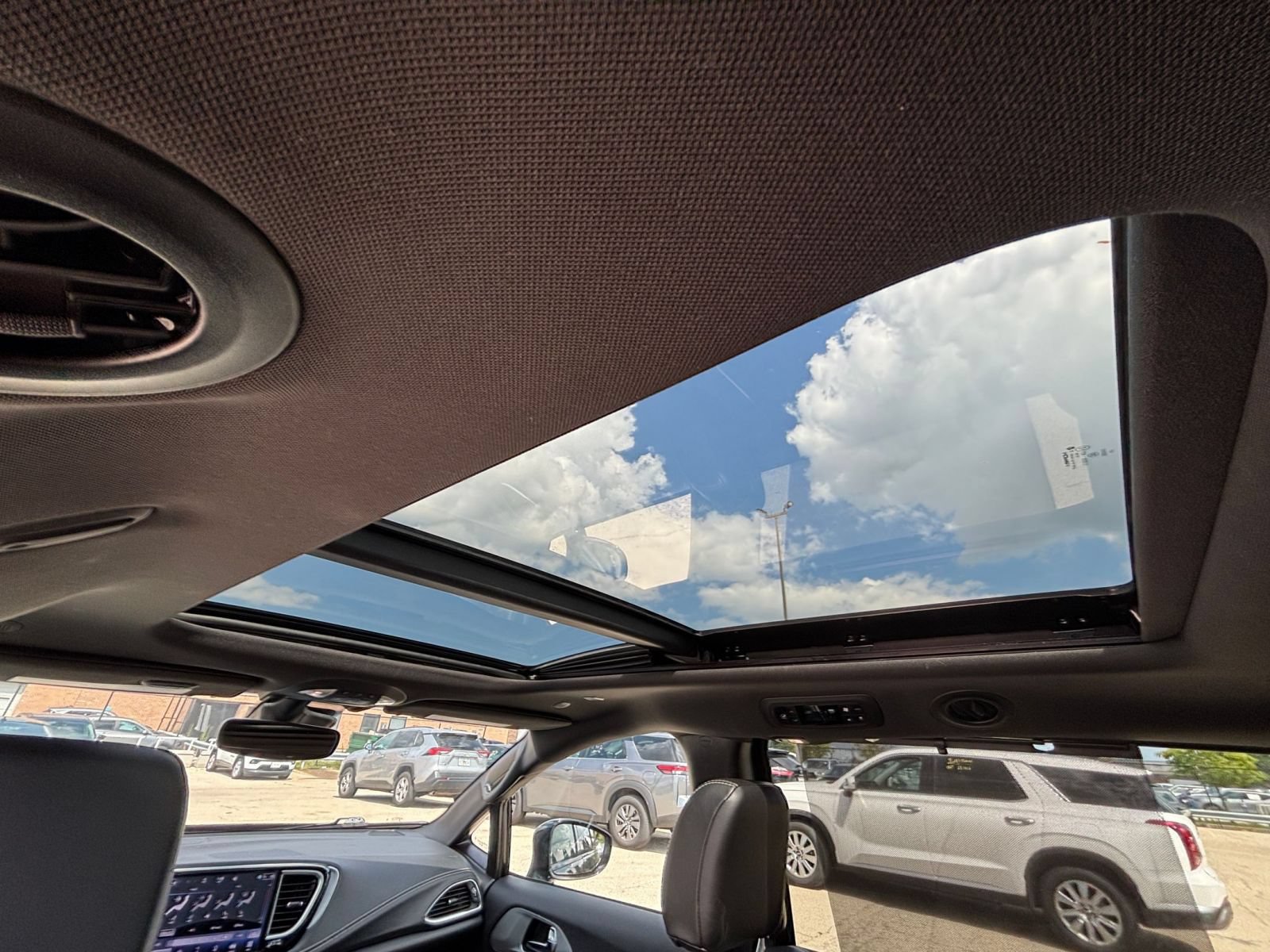 Thumbnail: 2025 Chrysler Pacifica - 31