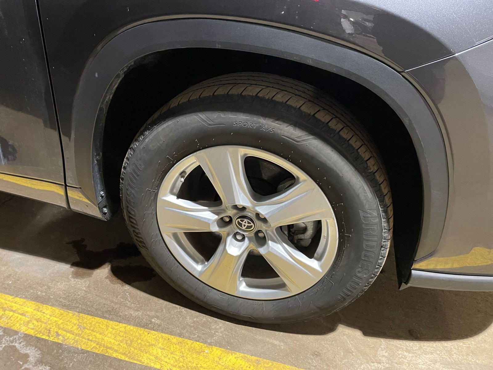 Thumbnail: 2025 Toyota Highlander - 32