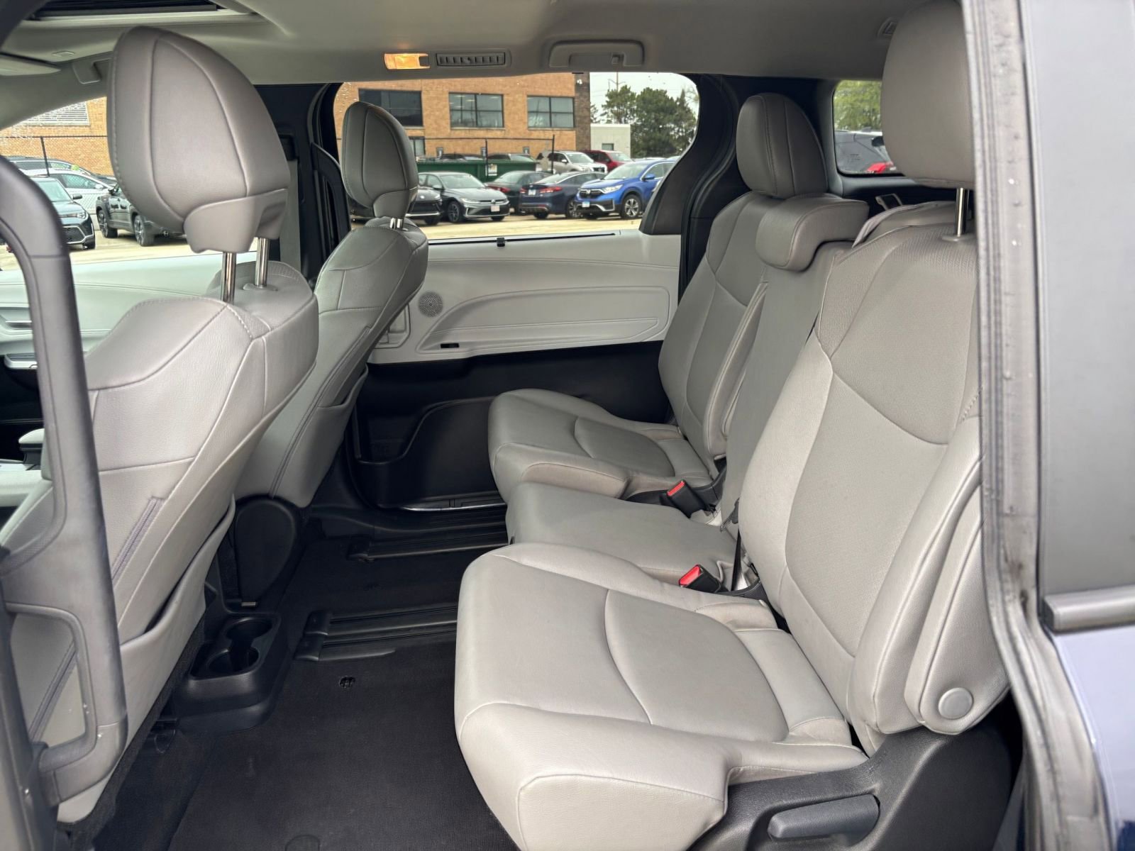 Thumbnail: 2025 Toyota Sienna - 27