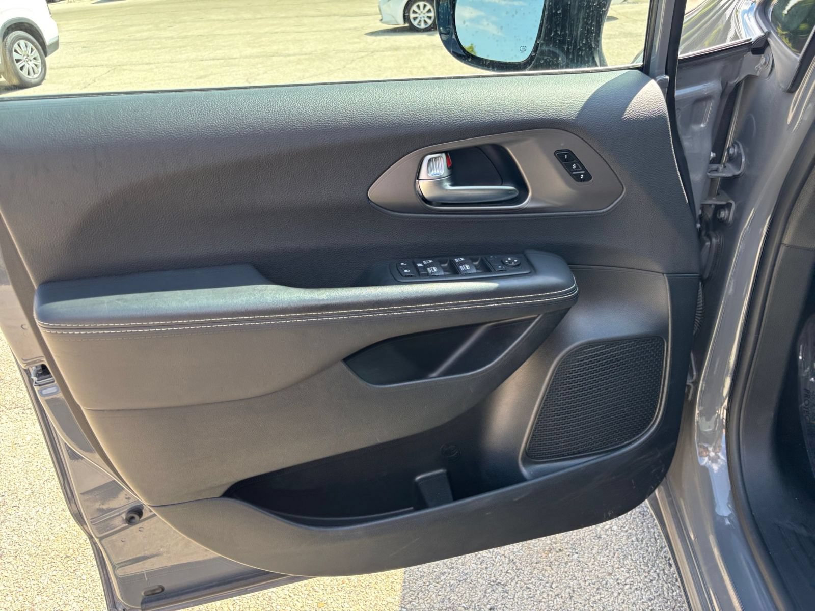 Thumbnail: 2025 Chrysler Pacifica - 15