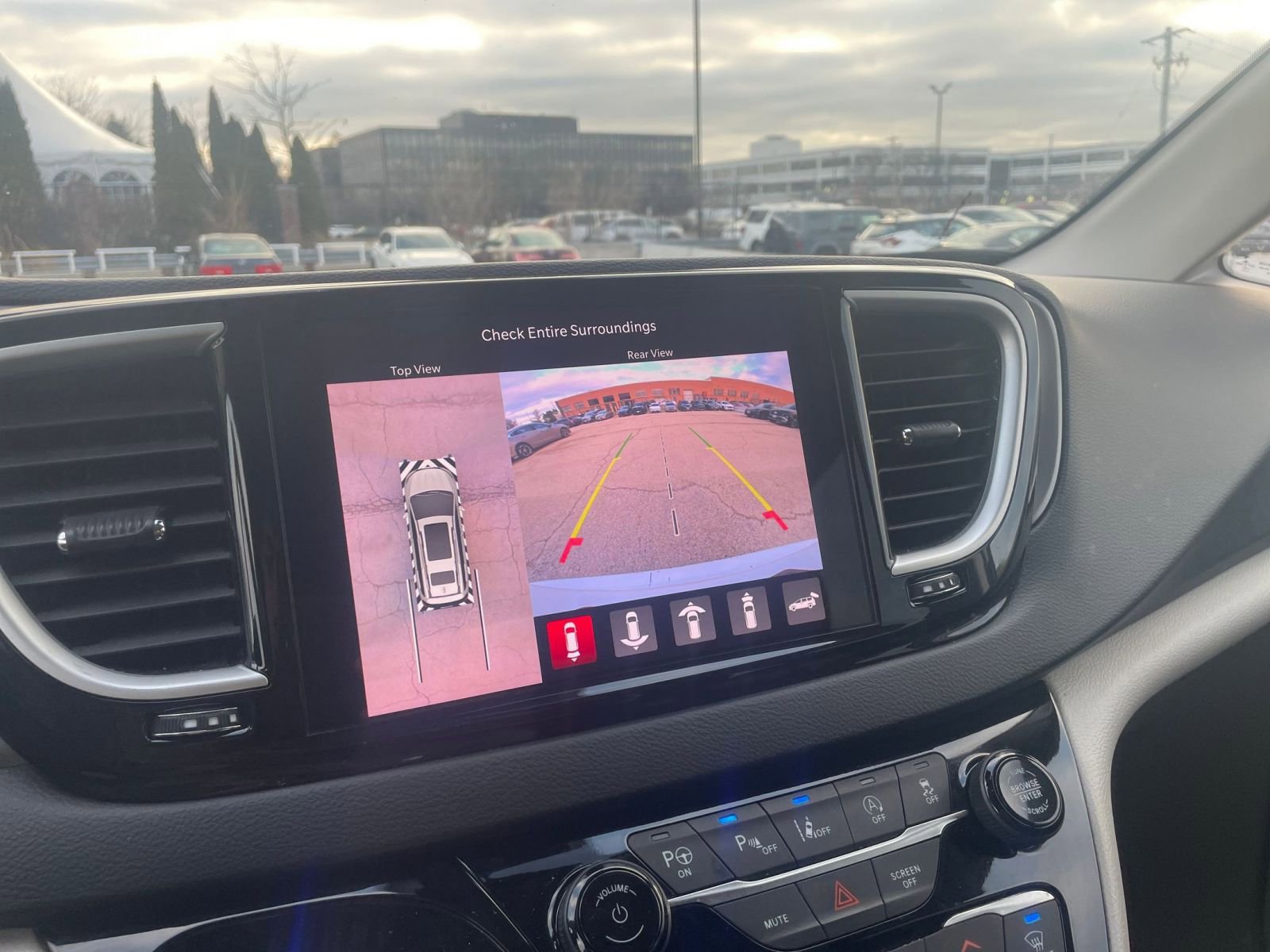 Thumbnail: 2022 Chrysler Pacifica - 17