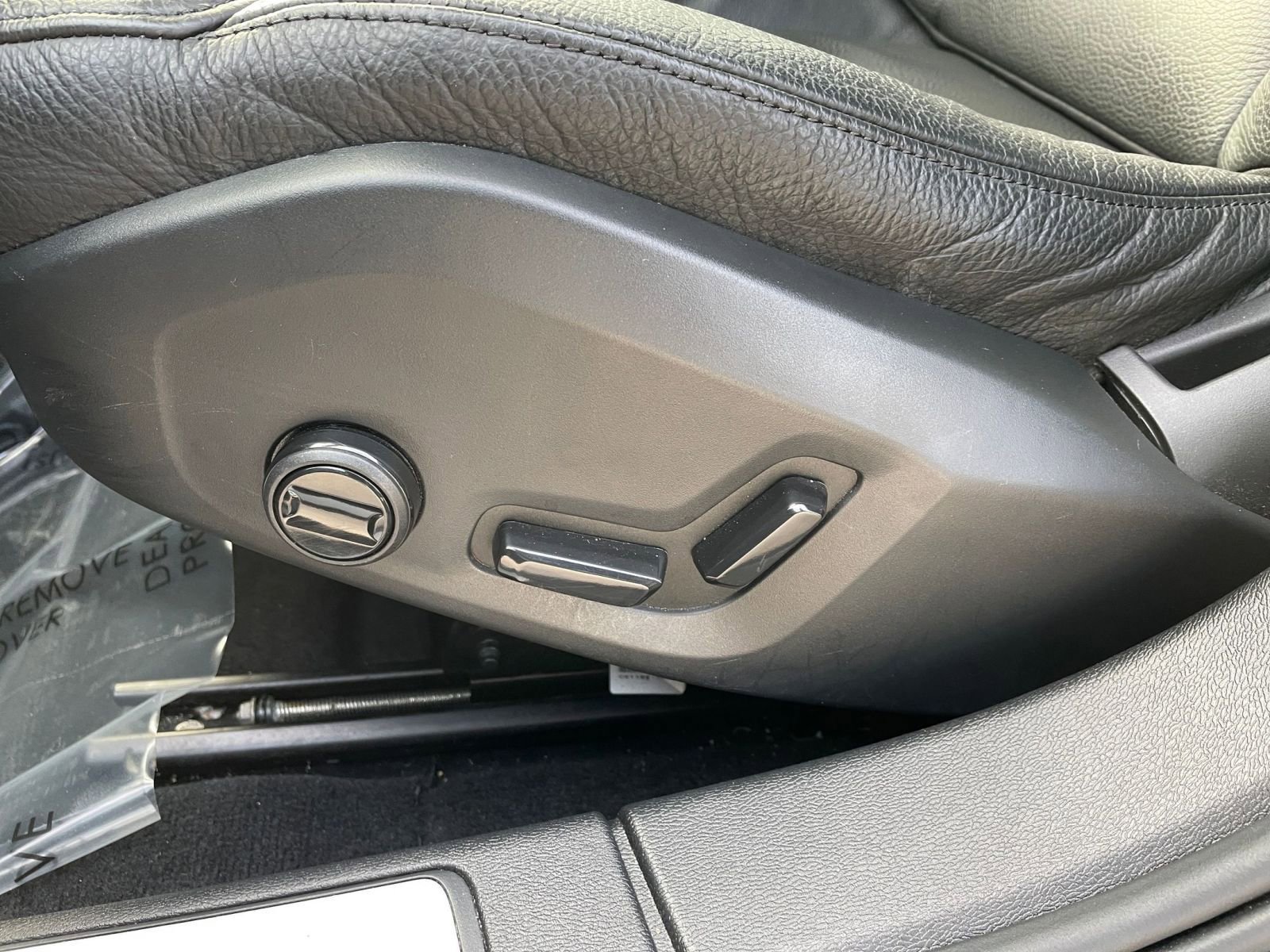 Thumbnail: 2025 Volvo S60 - 22