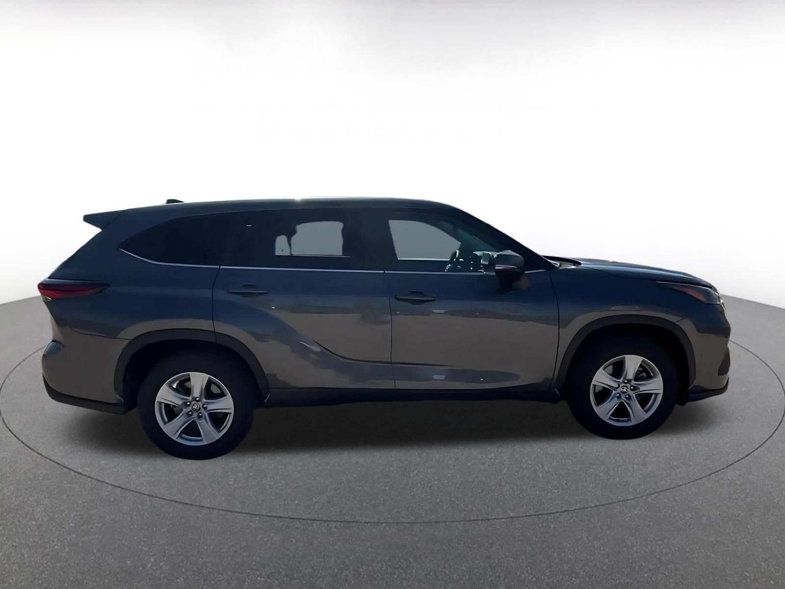 Thumbnail: 2025 Toyota Highlander - 15
